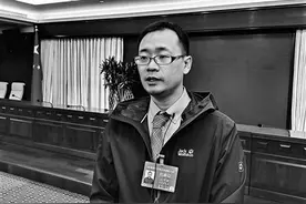 闫新疆 悲欢泪笑听倾诉“笤帚苗”打出知名度图片