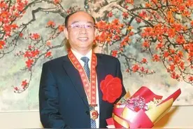 全国脱贫攻坚总结表彰大会上广东受表彰的先进个人和先进集体代表备受鼓舞 纷纷表示——为乡村振兴再立新功图片