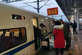 暖心！遂宁2021年首趟农民工返岗专列发车 200多名务工群众乘车赴闽图片