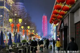 今夕是何年，新春新月圆图片