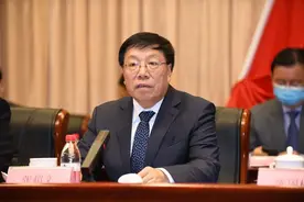 经济参考报社总编辑张超文当选中国行业报协会理事会会长图片