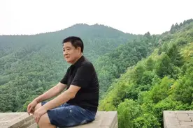 退休军人跳河救人，曾因见义勇为落下伤残图片