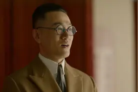 觉醒年代：胡适用英文发言被辜鸿铭纠正发言，嫌弃他是下等人发音视频封面