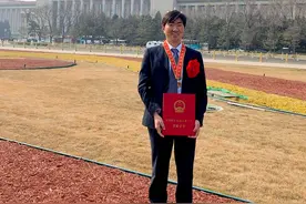 全国脱贫攻坚先进个人张飞：特色农产端上互联网 高原小村成了“网红打卡地”｜了不起的我们图片