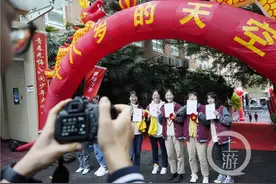 高考百日倒计时 重庆八中举行“十八岁的天空”成人礼图片