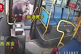 醉酒男子开走公交车还连撞3车之后乘客才发觉 交警：已采取刑事措施图片
