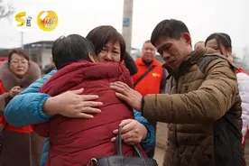 ​回家！陕西女娃被拐36年，父亲老泪纵横，这番话让人泪目......图片