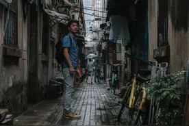 竹内亮：日本人看到的中国只有黑的，所以我给他们准备了白色图片