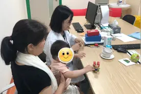 “微笑”不停竟是罕见病？国内数十万“微笑天使”，复旦儿科连续八年举办天使综合征国际论坛图片