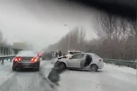 降雪路滑！哈尔滨机场高速多起车辆肇事，上百台车短时滞留图片