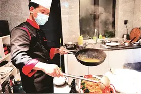 家庭帮厨悄然走俏邕城：宴请亲友到家吃饭可预约厨师上门服务图片
