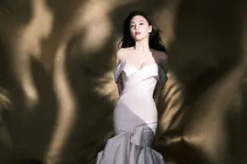 造型师扣鸡腿！张雨绮纵享丝滑佟丽娅cos香蕉？这届红毯谁赢了图片