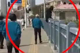 广场舞大妈高光时刻！上海广场舞大妈联手救下轻生女子图片