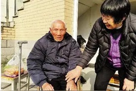 萧山第一寿星 百岁还能劈柴图片