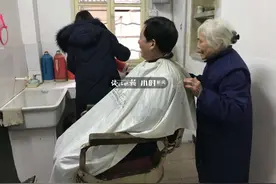 杭州市中心剪发2块钱，30年未变！背后操刀的是81岁的神仙奶奶图片