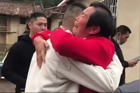 壹现场丨男子走丢23年寻家无果 竟在抖音上找到双胞胎哥哥图片