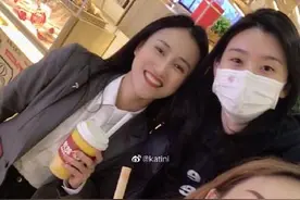何猷君奚梦瑶重回求婚地 女方素颜出镜颜值抗打图片