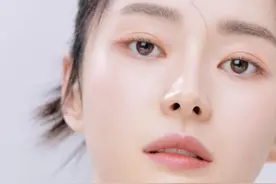 韩国女艺人权娜拉最新杂志写真曝光图片