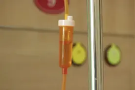 不吃主食+注射胰岛素 22岁女孩突然变得沉默寡言视频封面