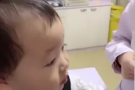 萌娃打针前狂夸护士，结局亮了图片