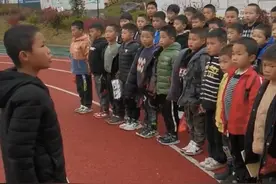 “在这里要有规矩！”永州11岁小班长给新生“训话”，整出了校长风范图片