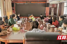张家界市工信局召开“凝奋进力量 展巾帼风采”女企业家座谈会图片