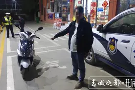 狂按喇叭、辱骂他人、拒不付款……丽江华坪一醉酒男子半夜在加油站撒泼图片