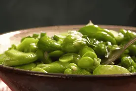 只是吃了这种豆，厦门一男童发烧尿血！医生：这病只能预防无法治愈，家长要小心图片