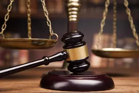 女子帮朋友接孩子因孩子意外受伤被起诉 法院：不担责图片