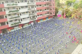 家长看了也想学！深圳一学校一千多学生课间操齐跳“鬼步舞”图片