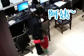 走失女娃成派出所“所宠”，见人就抱萌翻民警视频封面