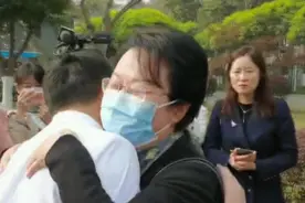 兑现约定！武汉医生邀请援鄂医疗队赏樱视频封面