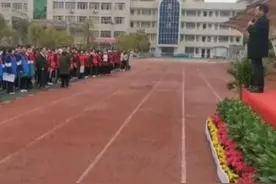 女生不愿剪短发找校长提意见！校长这招获网友点赞图片