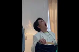 张馨予在工作间隙狂打哈欠超可爱 本尊自黑回应：我很精神图片