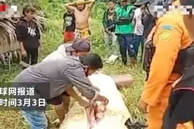 现场曝光！印尼一8岁儿童遭鳄鱼吞下，民众抓捕后当场剖出孩子图片