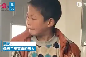 男女同学吵架被老师训，男孩展现影帝级表情！网友：像极了成家男人图片