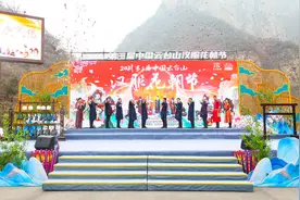 第三届中国云台山汉服花朝节启幕图片