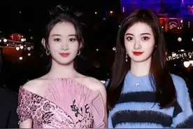 在逃公主！赵丽颖现身迪士尼与游客合影明艳动人图片