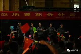 一组写真，送给最美女兵图片