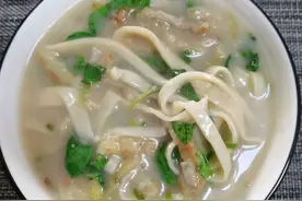 超级简单的煎茄子面条，赶快get起来图片