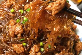 今晚花10分钟做好“蚂蚁上树”，明天便当就吃它图片