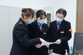 高铁颍上北站的“三朵金花”图片