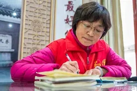 4年近6万字志愿服务记录，她努力弥补上天亏欠孩子们的图片