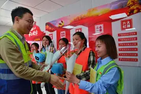 中建三局二公司南宁分公司：学党史唱山歌 别样庆祝“三八”妇女节图片