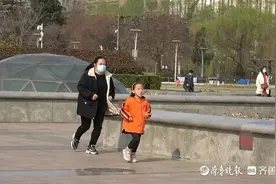 7岁女孩每天跑步10公里，原因令人动容……图片