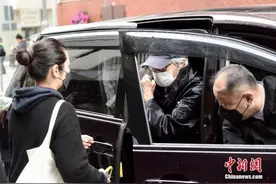 吴孟达葬礼在港举行 周星驰等人到场致意图片