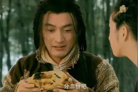射雕：郭靖黄蓉制作叫花鸡，突然来个老叫花子，黄蓉一眼识破身份视频封面