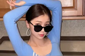虞书欣穿紧身针织衫大凹造型 秀出玲珑曲线图片