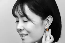 穿越千万年的时光而来，被称为“琥珀之王”，美丽梦幻的多米尼加天然蓝珀，你心动吗？图片