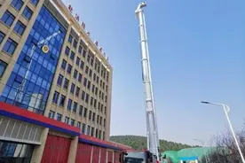 全球“最高消防车”在山东上岗：101米！送人到30层楼只需9分钟图片